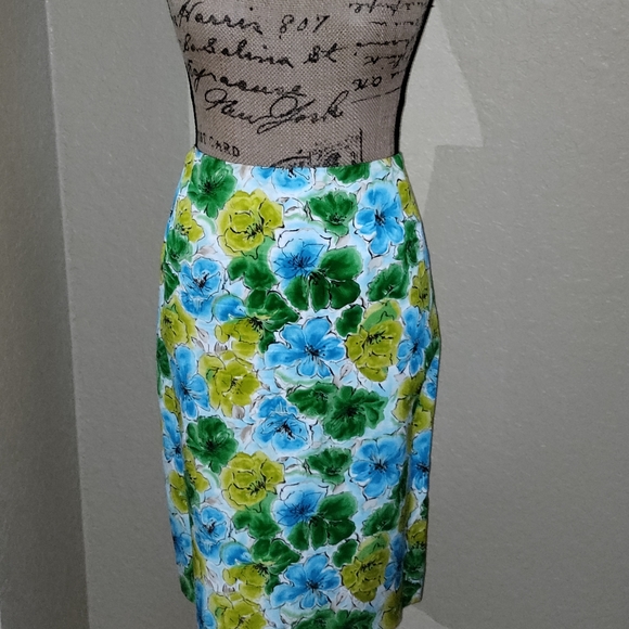 Suit - Picture 6 of 8